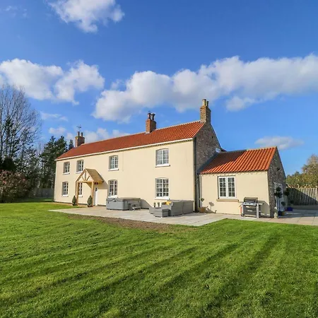 Holiday home Tuft House