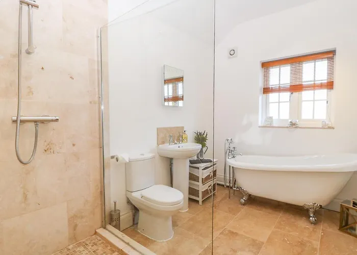 Tuft House Holiday home *